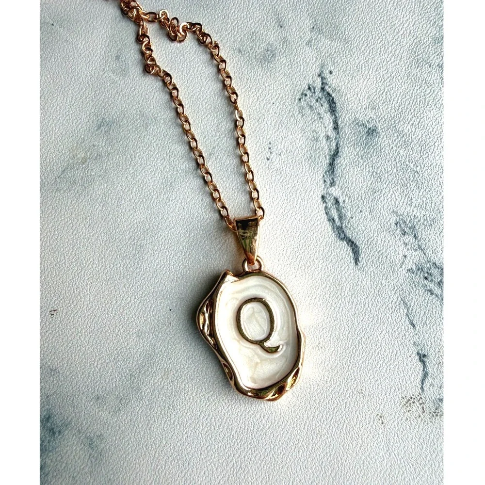 Girly Romantic Coastal 'Q' 18k Gold Plated Oceanus Initial Pearl Oyster Necklace